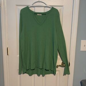 T. La women’s size Large green top. No damages. Front has cute cut out design